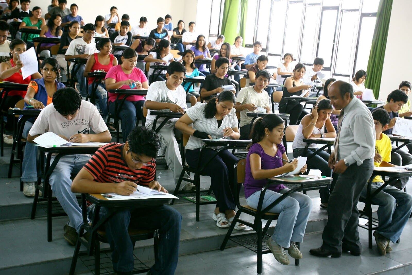Hasta el 60% de los estudiantes cambia de carrera profesional