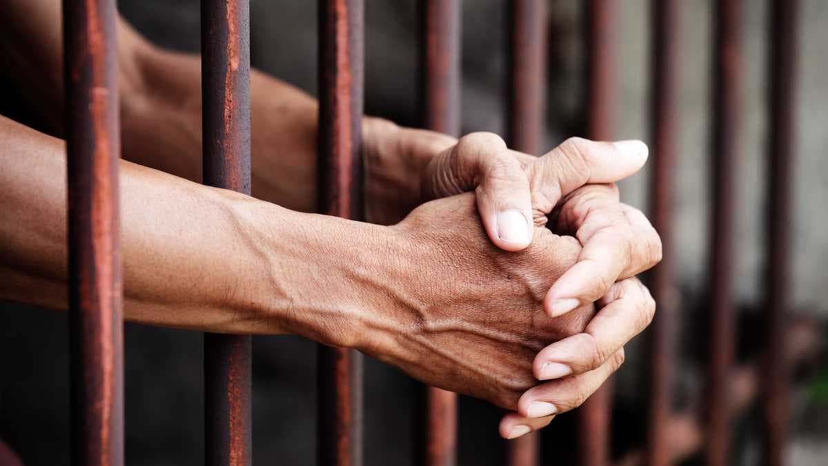 Dictan prisión preventiva a sujeto investigado por atacar a menores