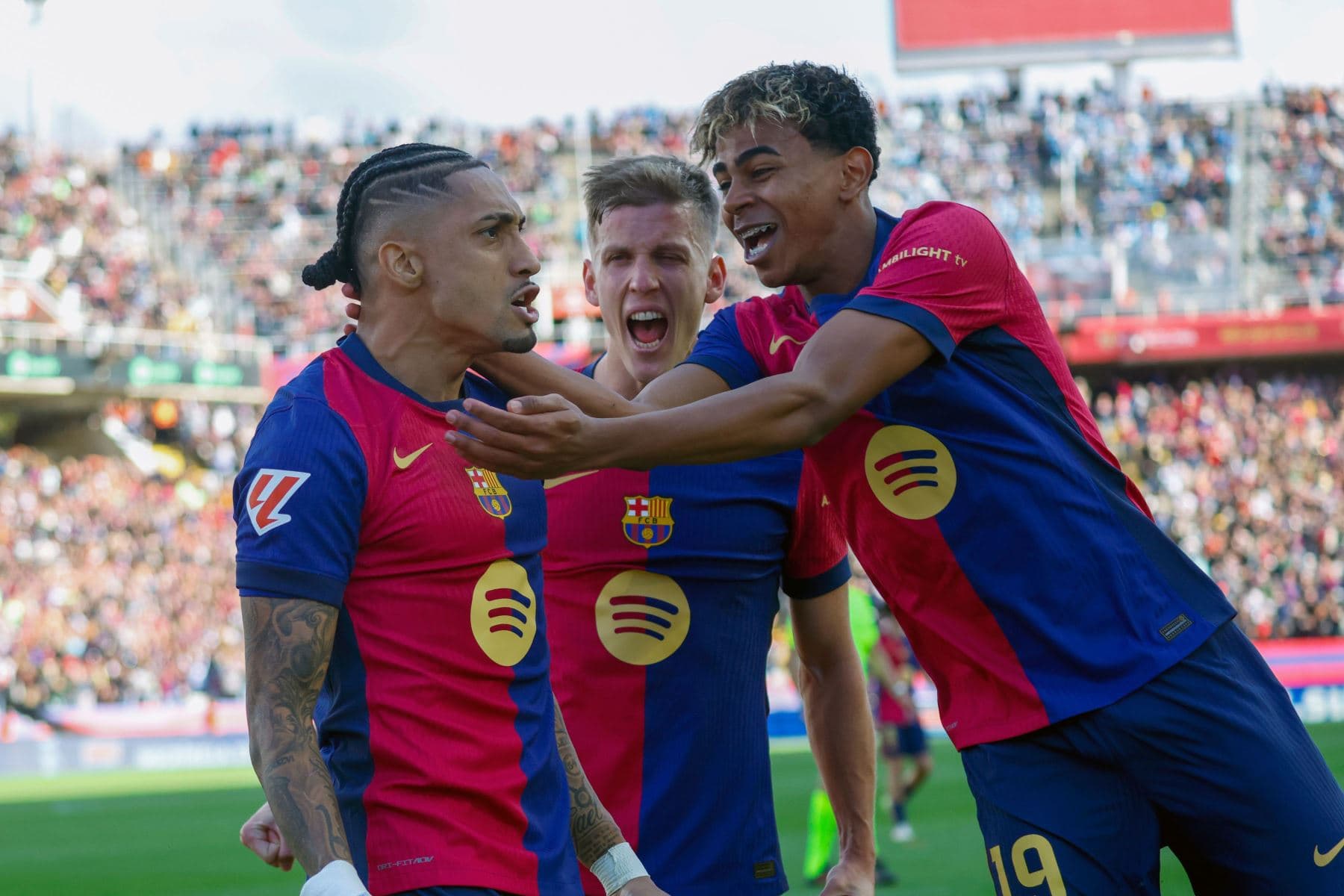 Barcelona remontó al Celta ganando por 4-3 en Montjuic