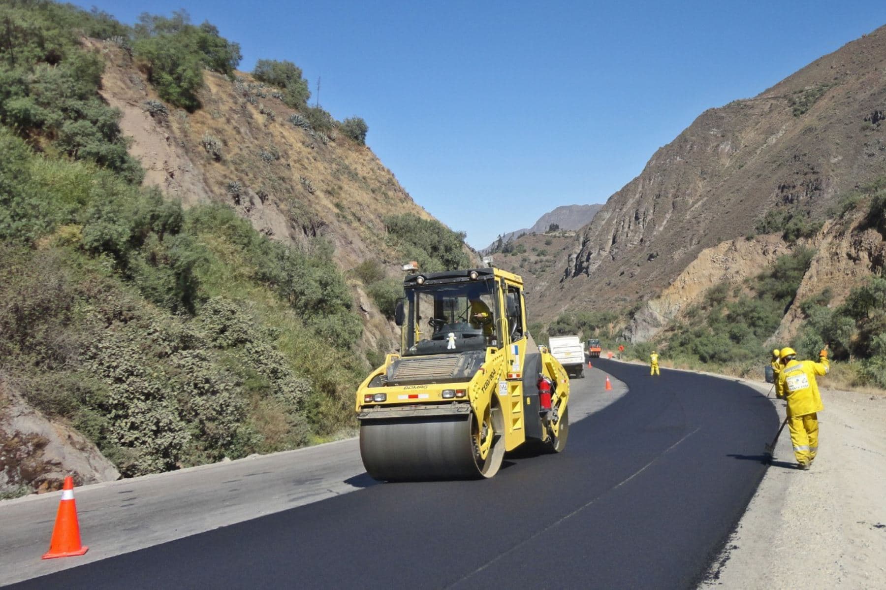 Proyectan invertir más de S/ 4 mil millones para arreglar carreteras