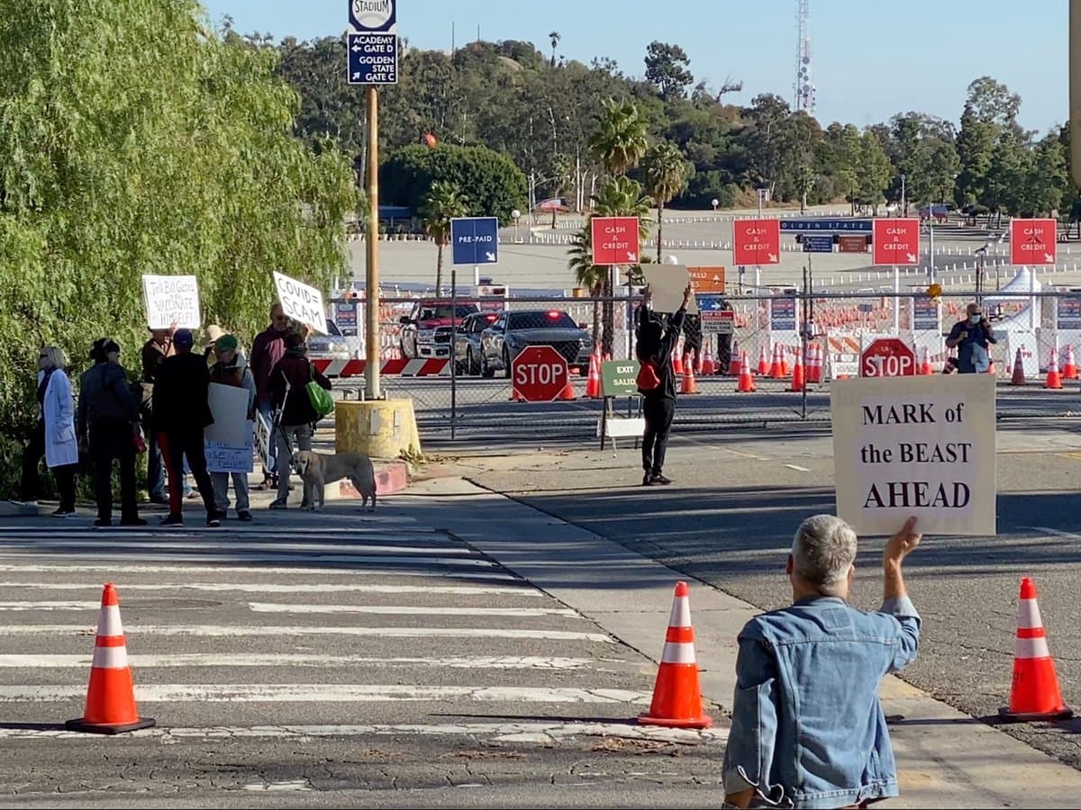 Antivacunas protestan en Estados Unidos