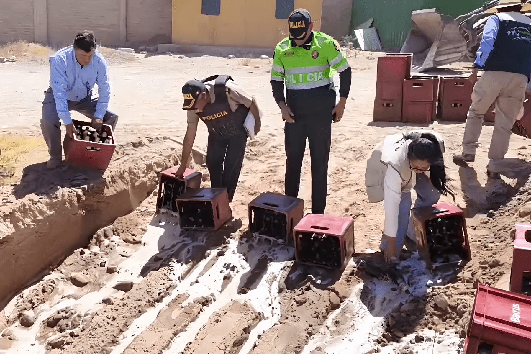 Eliminan contenido de 2 700 botellas de licor en Arequipa
