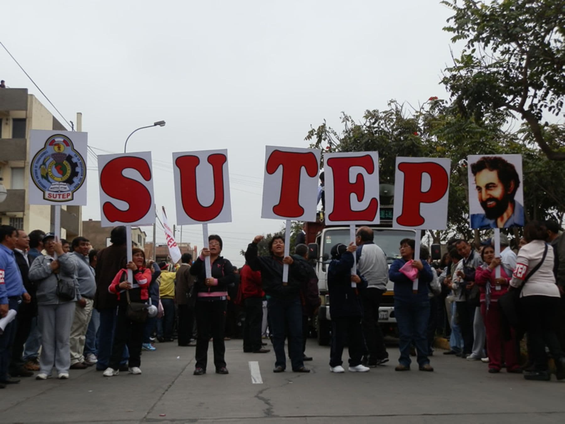 Convocan a paro nacional de maestros para el 29 de octubre