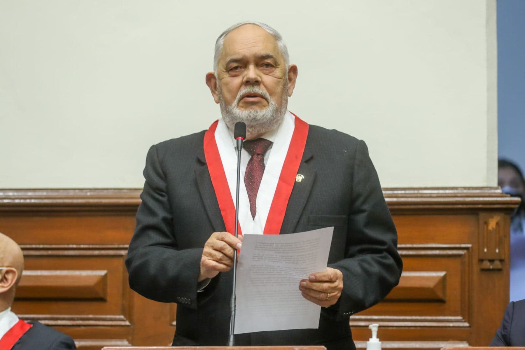 Montoya acusa de difamación a César Acuña