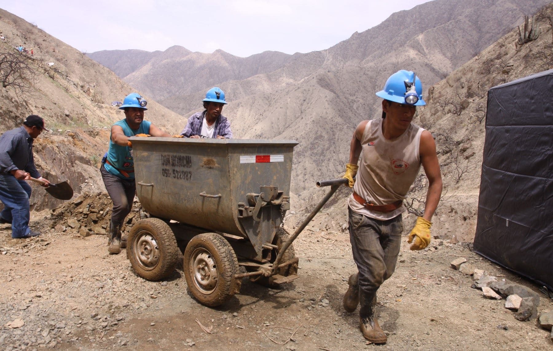 Más de mil 500 mineros artesanales se formalizaron en Arequipa
