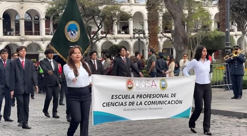 Escuela Profesional de Ciencias de la Comunicación desfiló por su 34. ° aniversario