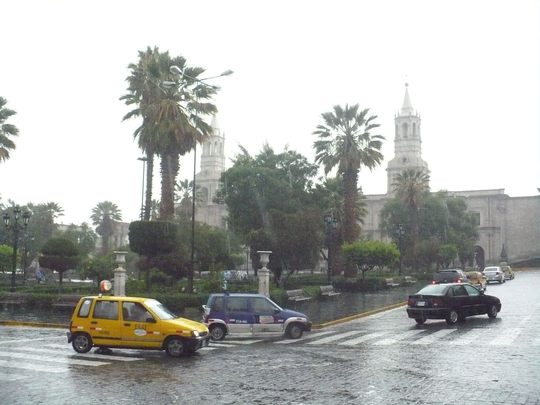 Evalúan retrasar inicio de clases escolares por lluvias y frío