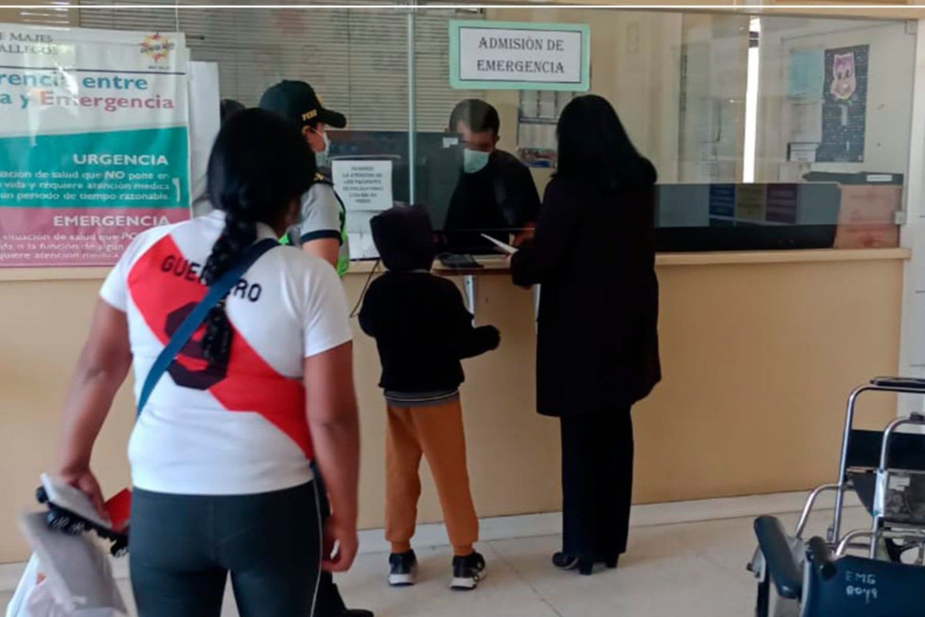 Protegen a niño con síndrome “mariposa” en abandono en Majes