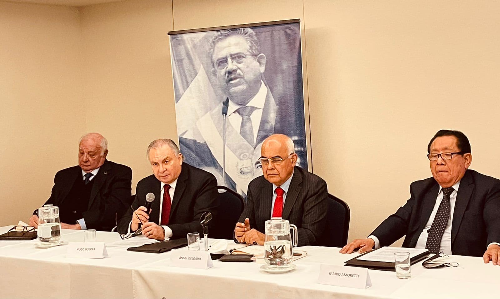 Denuncian abusos de los derechos humanos de Manuel Merino