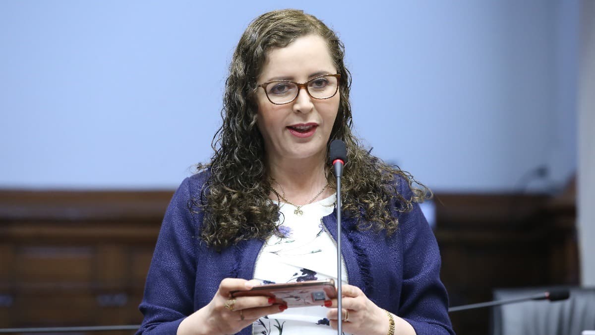 “Castillo continúa sin voluntad para aprender y gobernar”, entrevista a Rosa Bartra