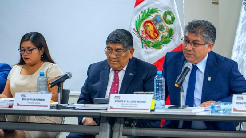 Gobernadores regionales y ministro de Energía y Minas participan en cumbre minera