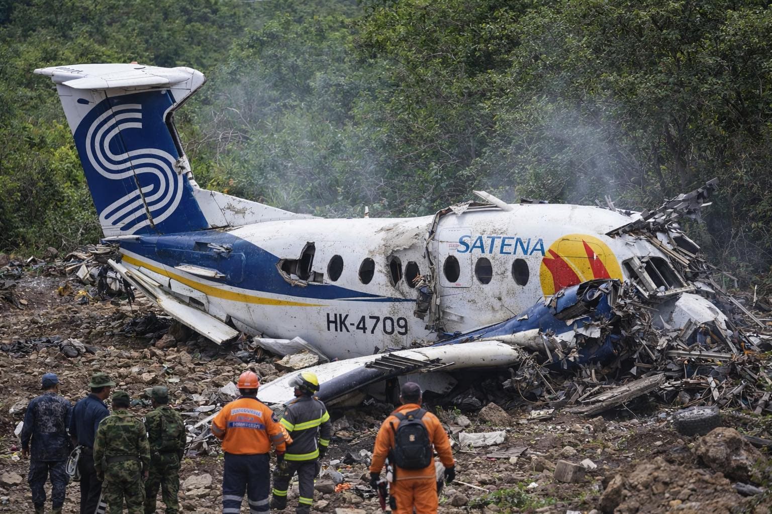 Accidente de avión estatal en Colombia deja 15 fallecidos