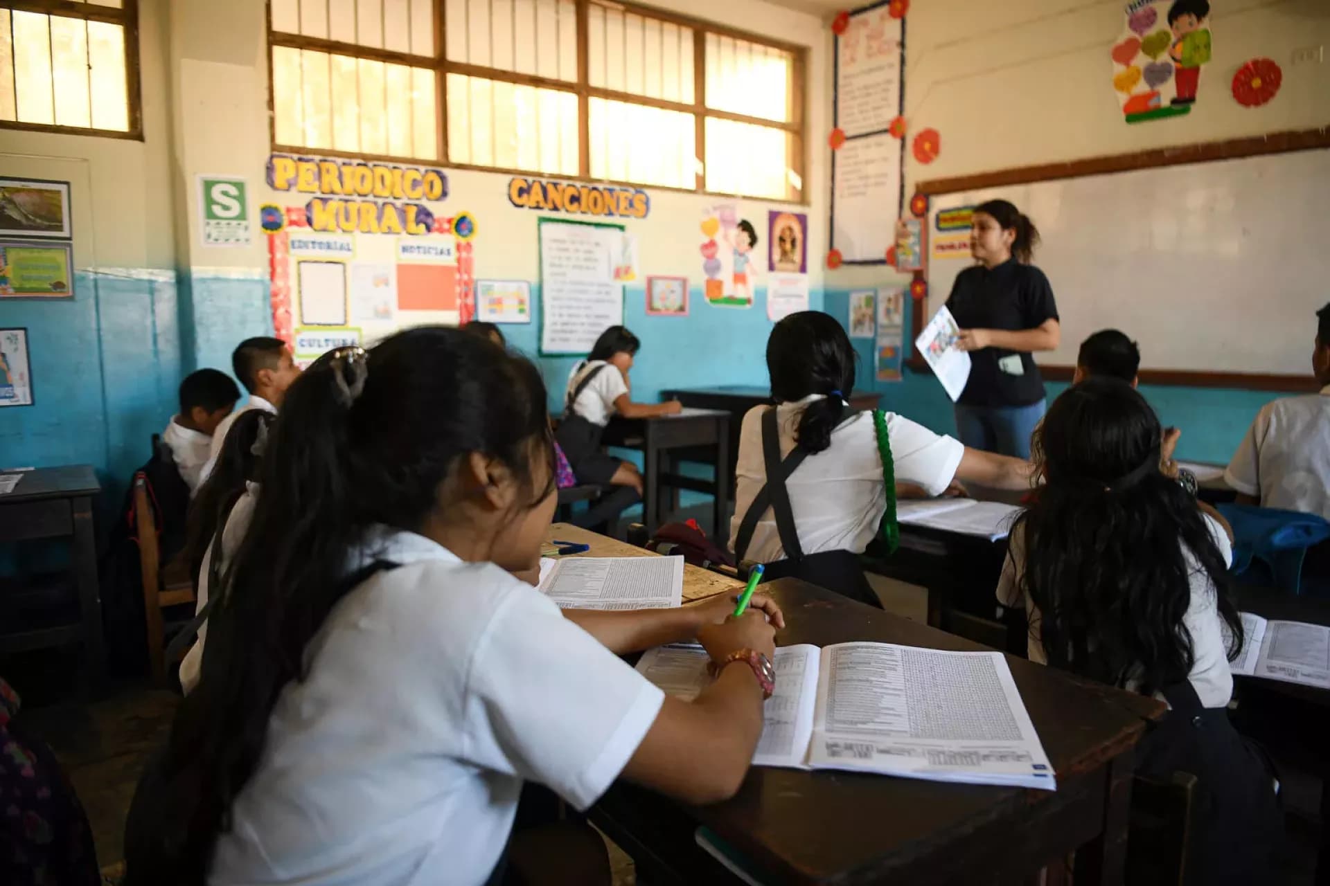 Perú invierte más en educación que el promedio de América Latina