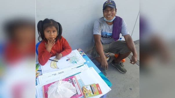 Niña que fue captada estudiando en la calle será becada