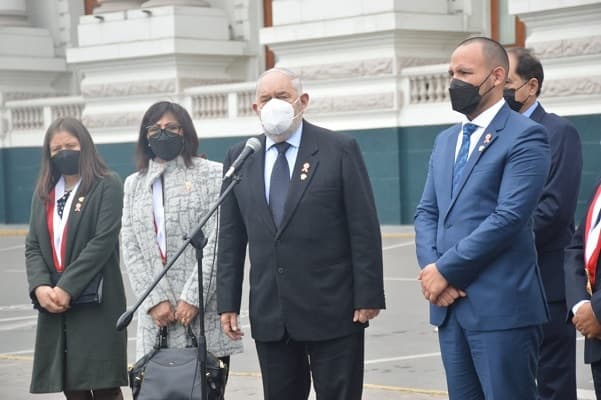 Bancada de Renovación Popular a favor de vacancia