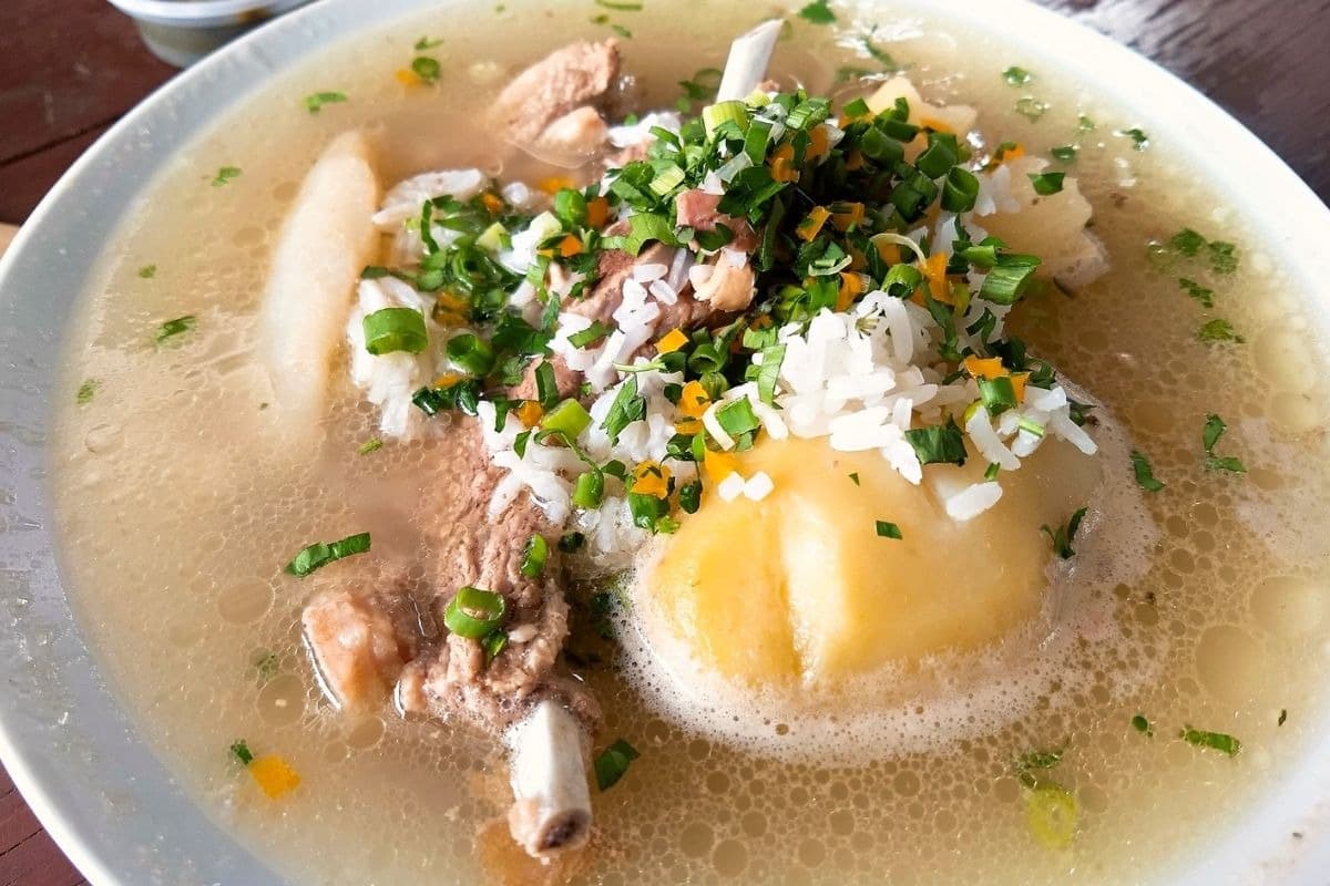 Caldo de 7 carnes, el clásico del Domingo de Resurrección