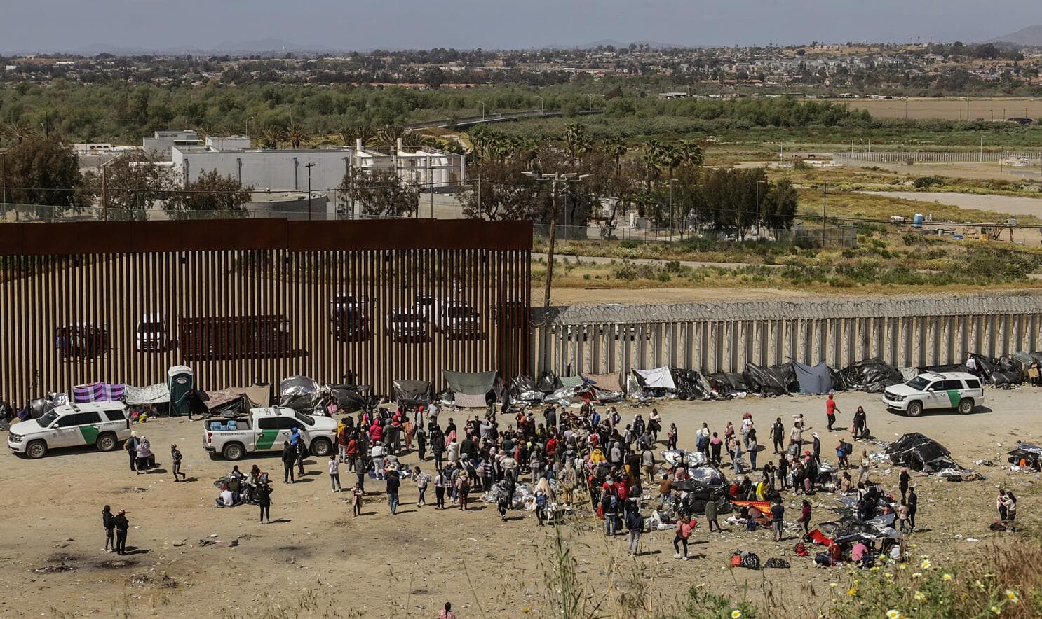 EE.UU. restringe solicitudes de asilo en la frontera con México