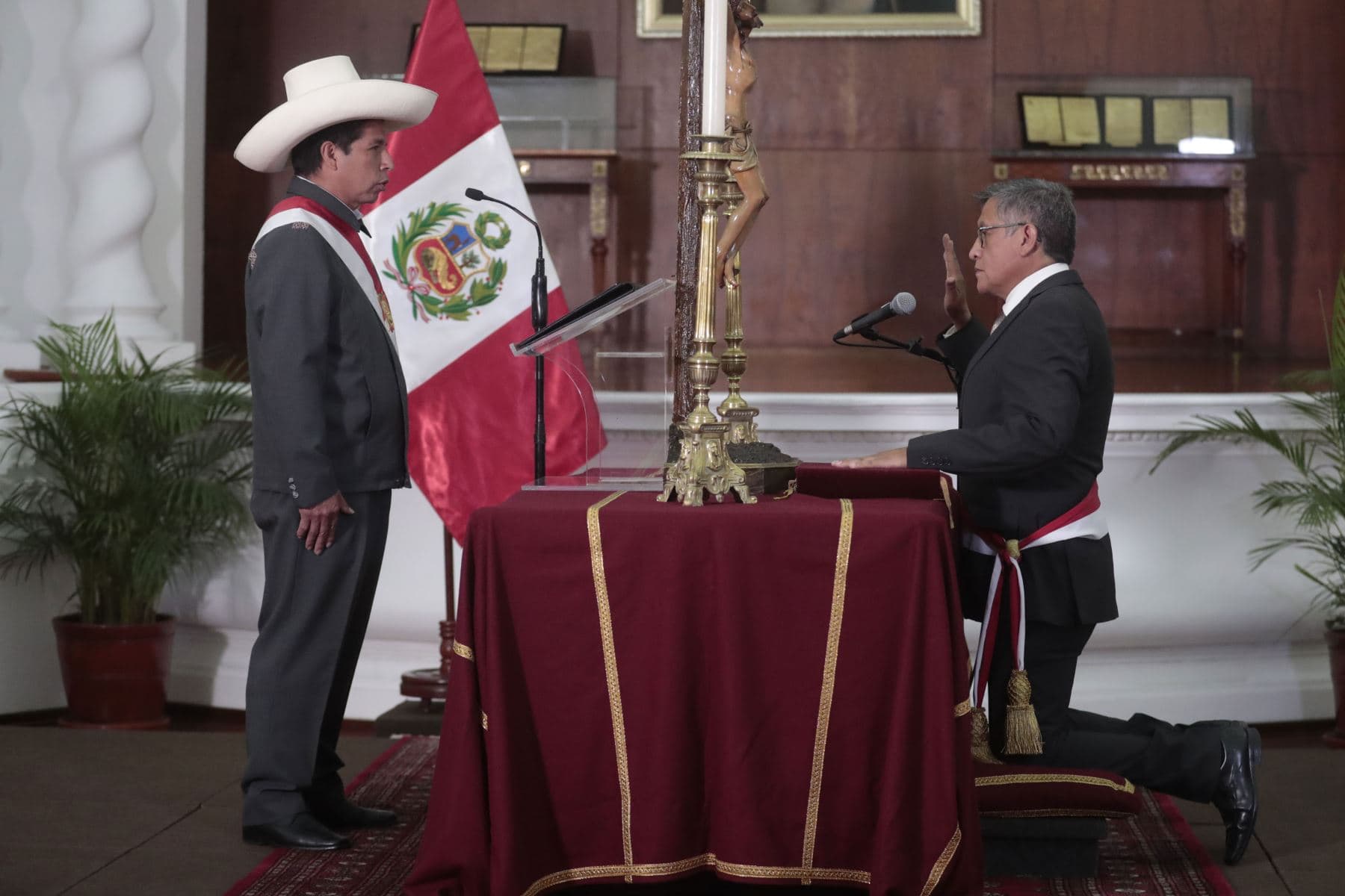 Rosendo Serna jura como ministro de Educación