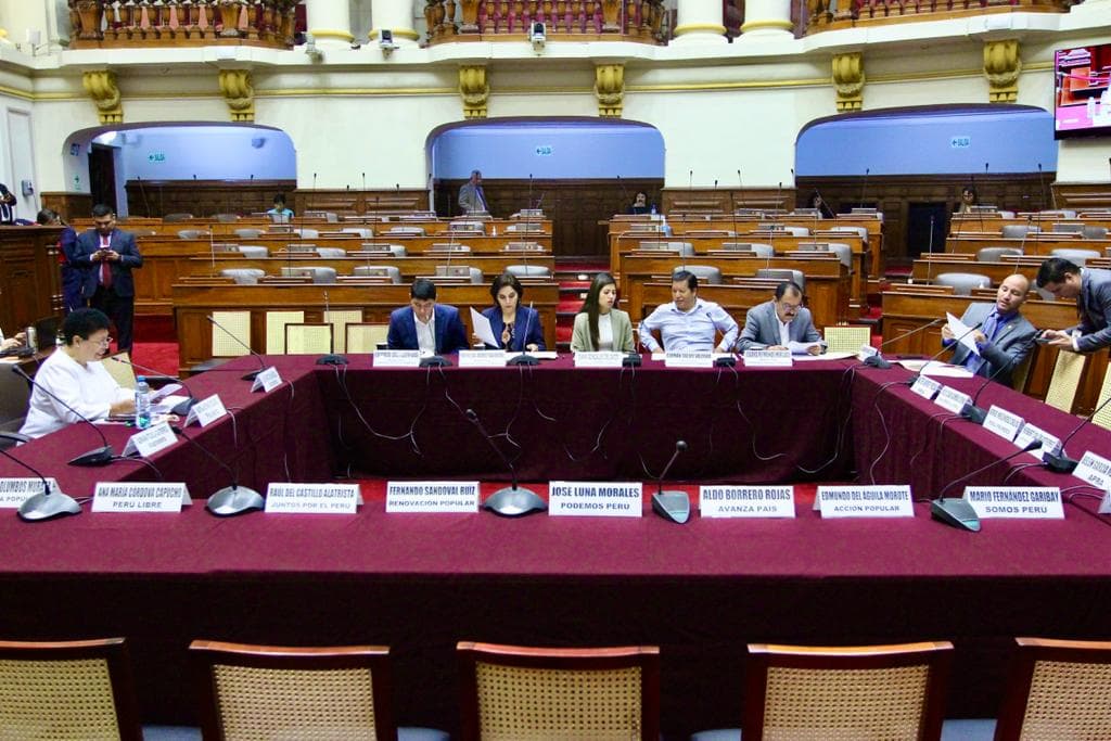 Comisión aprueba dictamen para reelección de autoridades locales