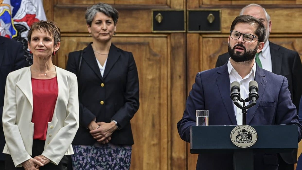 Boric modifica su gabinete tras fracaso de nueva Constitución