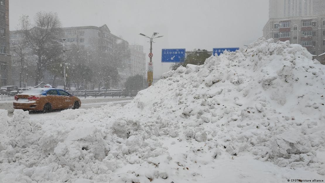 China paraliza actividades por intensas nevadas y ola de frío