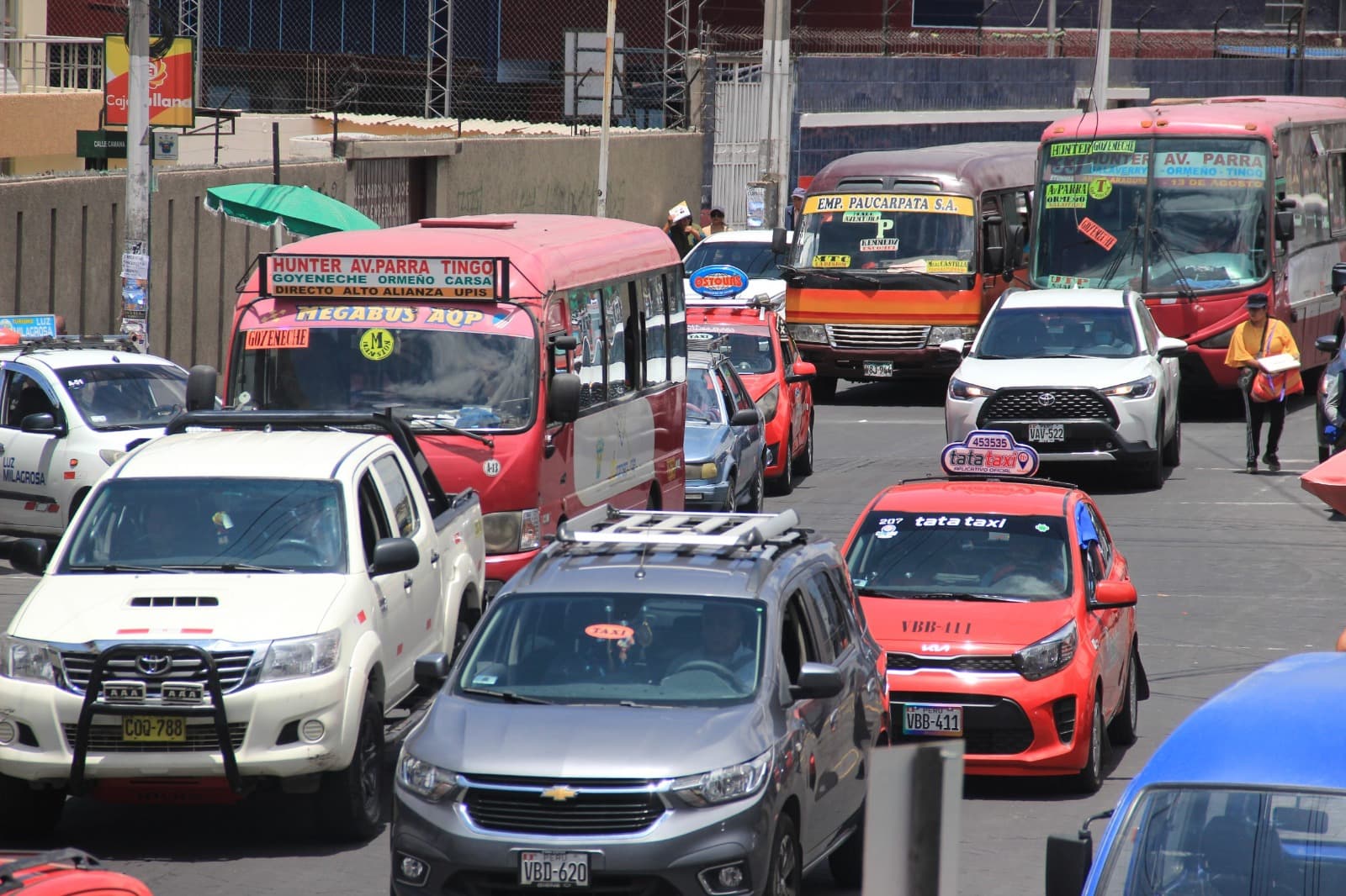 Pescadores bloquean la carretera por muelle La Planchada