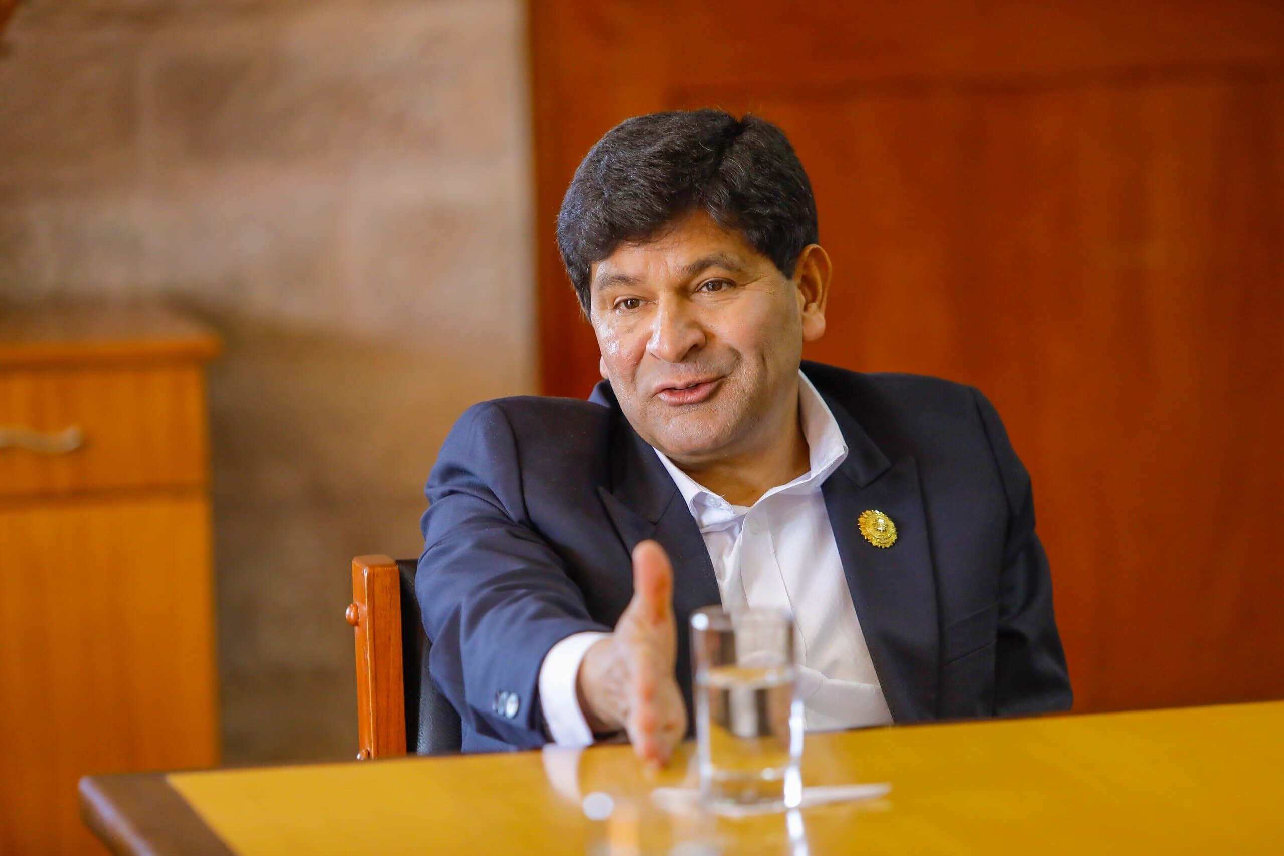Gerente Carlos Ramos seguirá en Transportes pese a censura