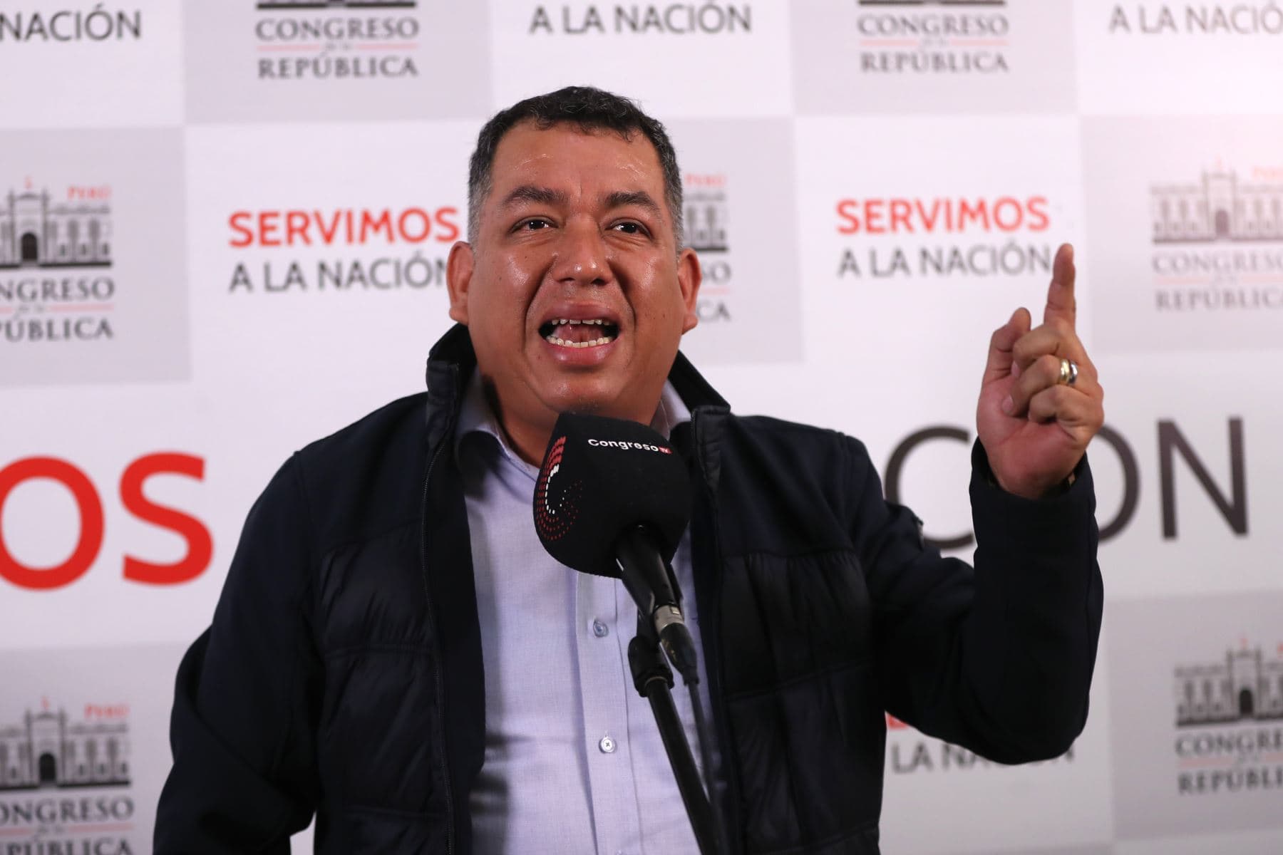 Comisión de Ética anuncia investigación a Darwin Espinoza