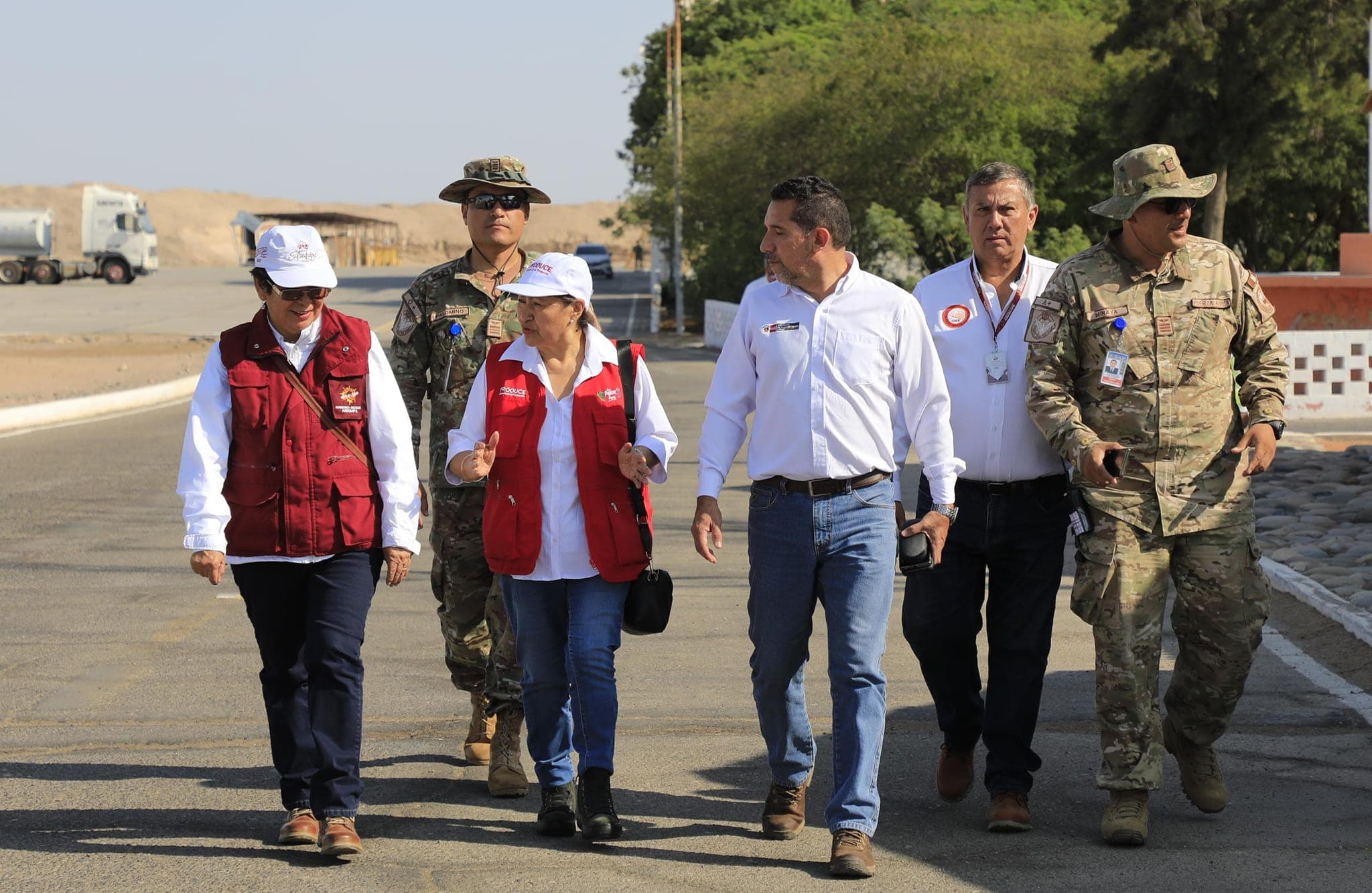 Ministros sobrevuelan provincias ante daños causados por lluvias
