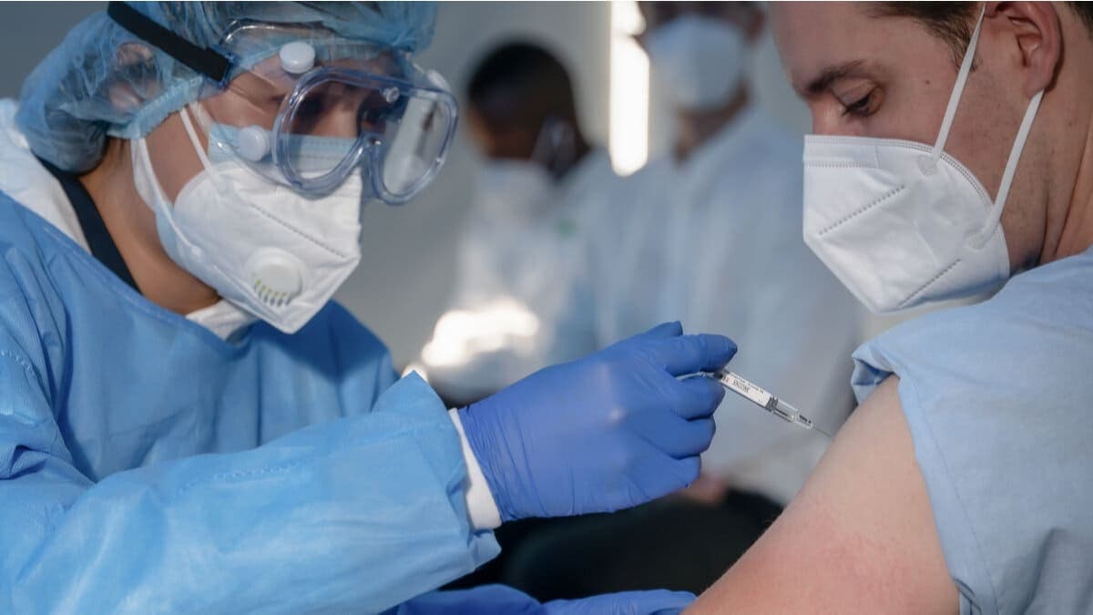 Personal de Salud recibirá la tercera dosis desde el 15 de octubre