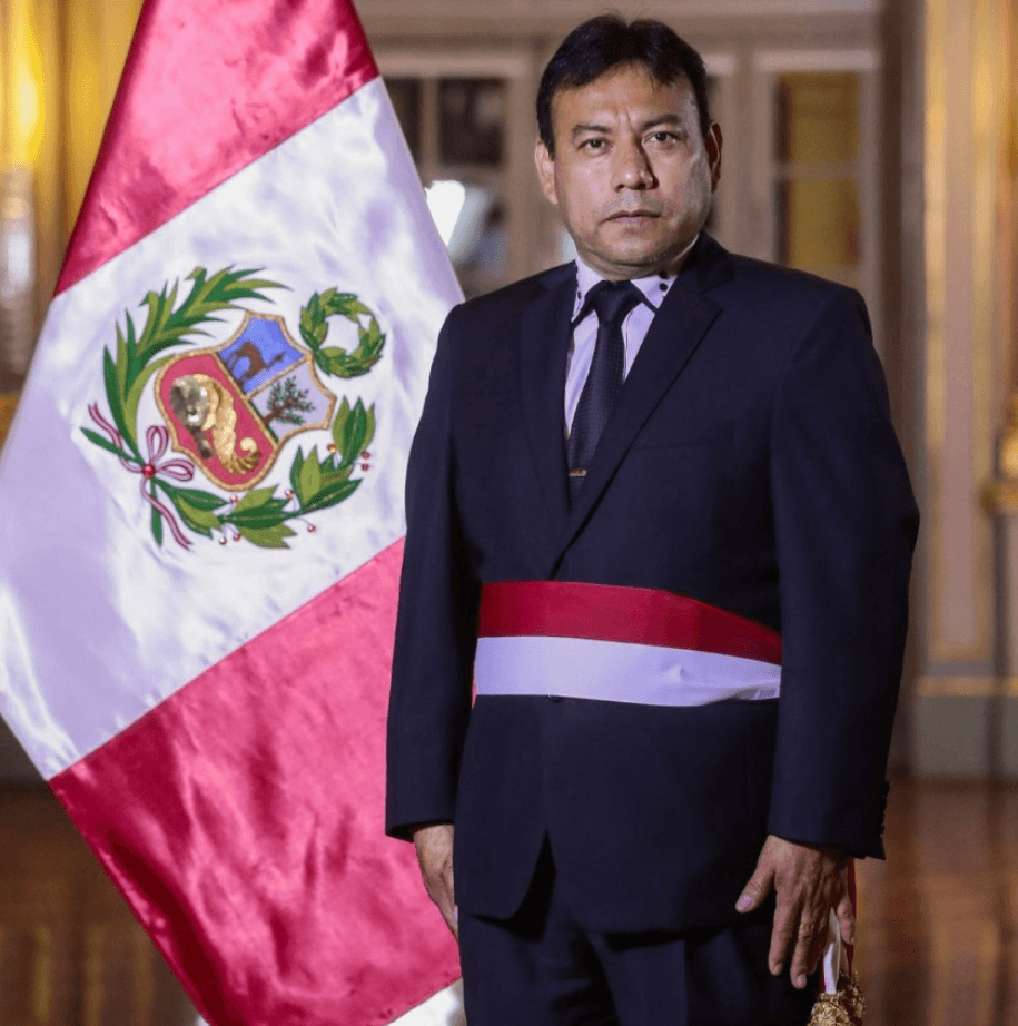 Ministro de Justicia planteará otorgar 100 indultos