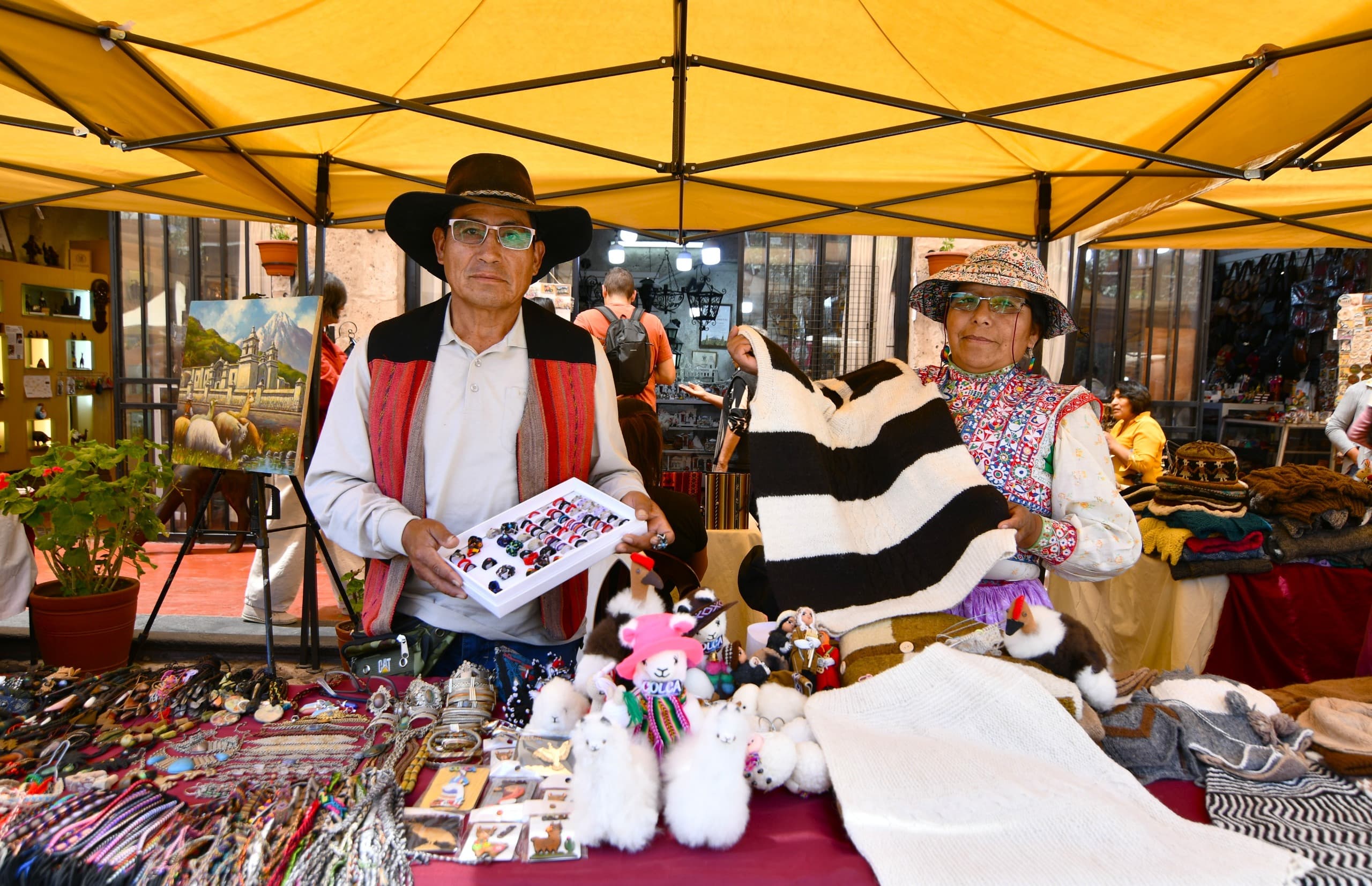 Inauguran feria artesanal y artística por el Día Mundial del Turismo