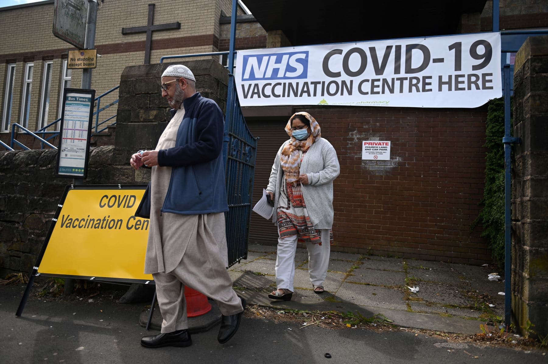 Inglaterra prevé eliminar el aislamiento por COVID-19