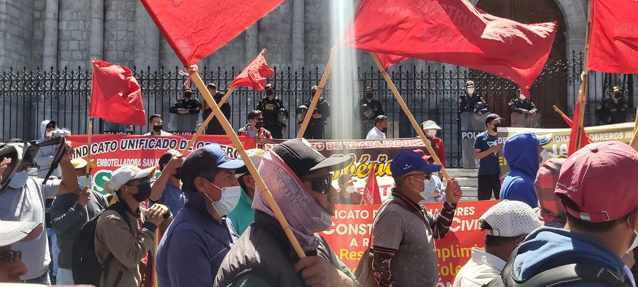 Gremios rechazan al Congreso por afectar derechos laborales