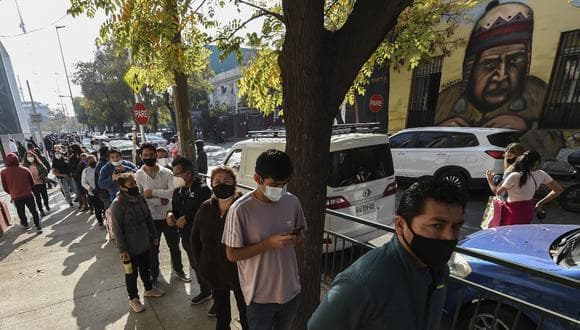 Segunda Vuelta: Se registran largas filas en centro de votación de Chile