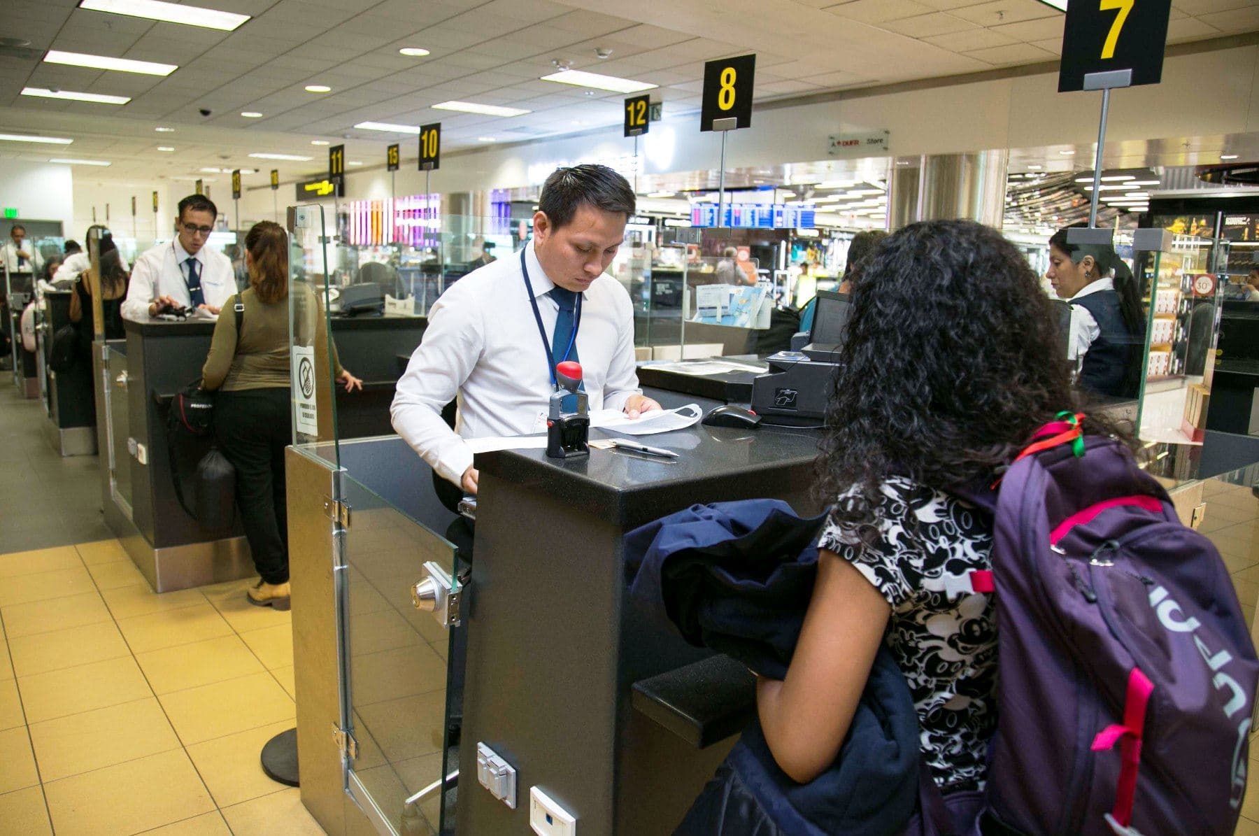 Capacitarán a jóvenes en inglés para trabajar en nuevo aeropuerto