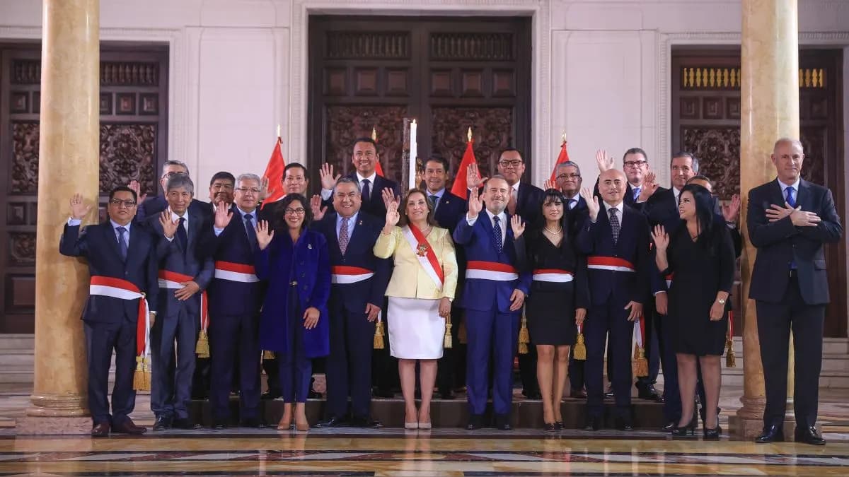 Presidenta Dina Boluarte tomó juramento a 4 nuevos ministros