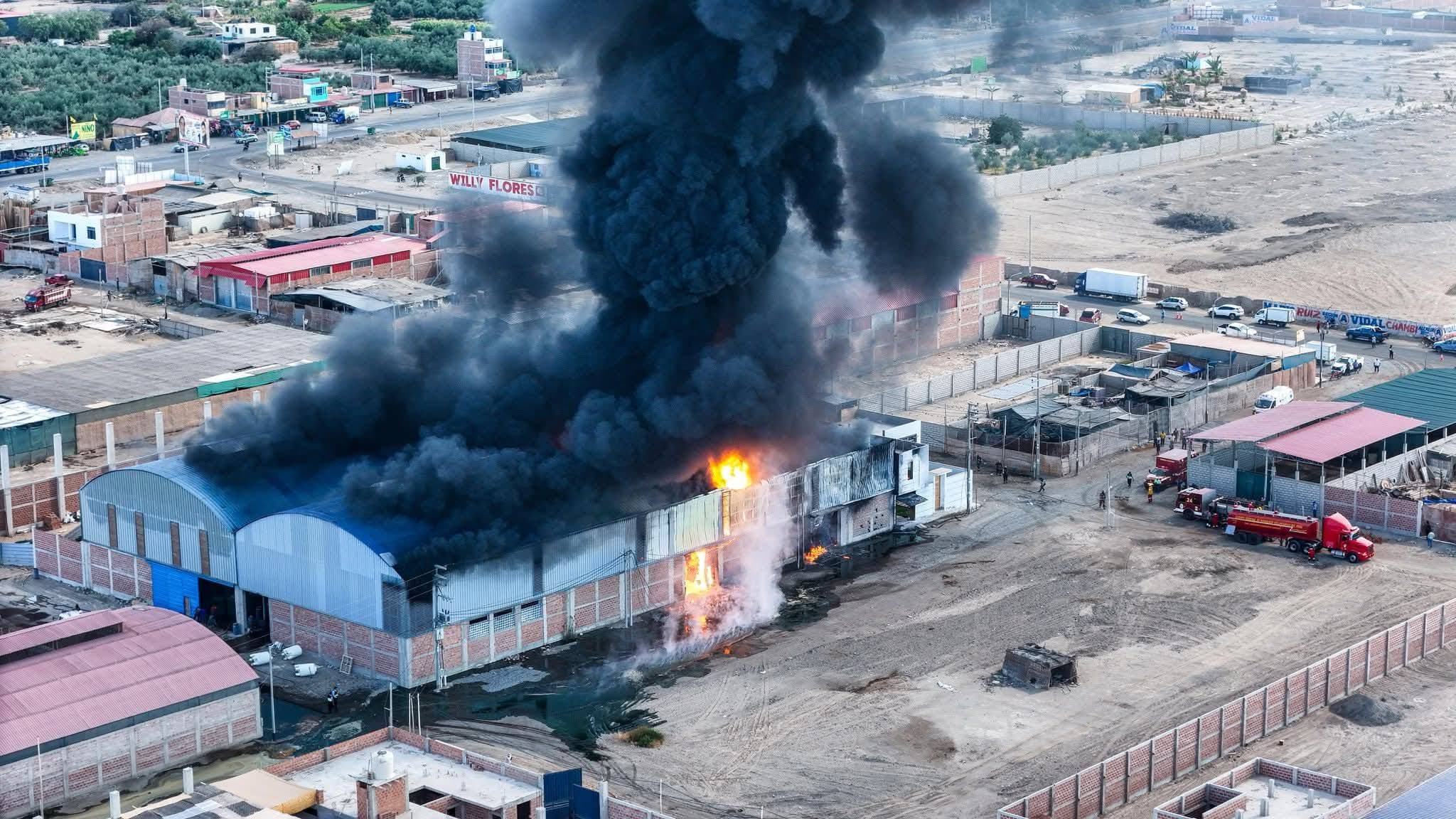 Incendio consume dos almacenes de aceite de oliva al sur de Tacna