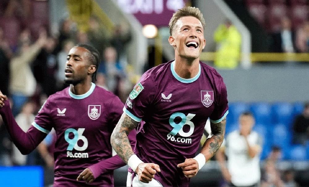 Oliver Sonne le dio la clasificación al Burnley en la Carabao Cup