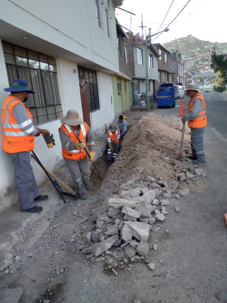 Alcantarillado estaba lleno de material de construcción en Sachaca