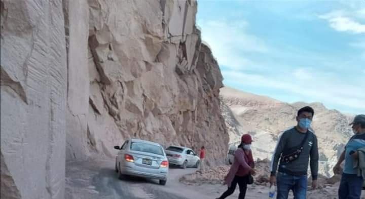 La Joya: Autos y minivanes no respetan el cerco epidemiológico