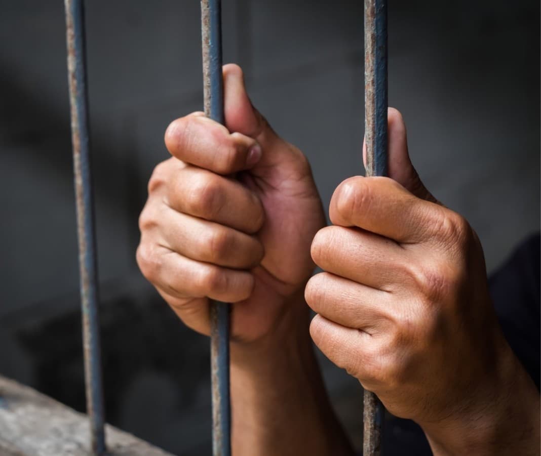 Dictan 9 meses de prisión para investigados por robo agravado