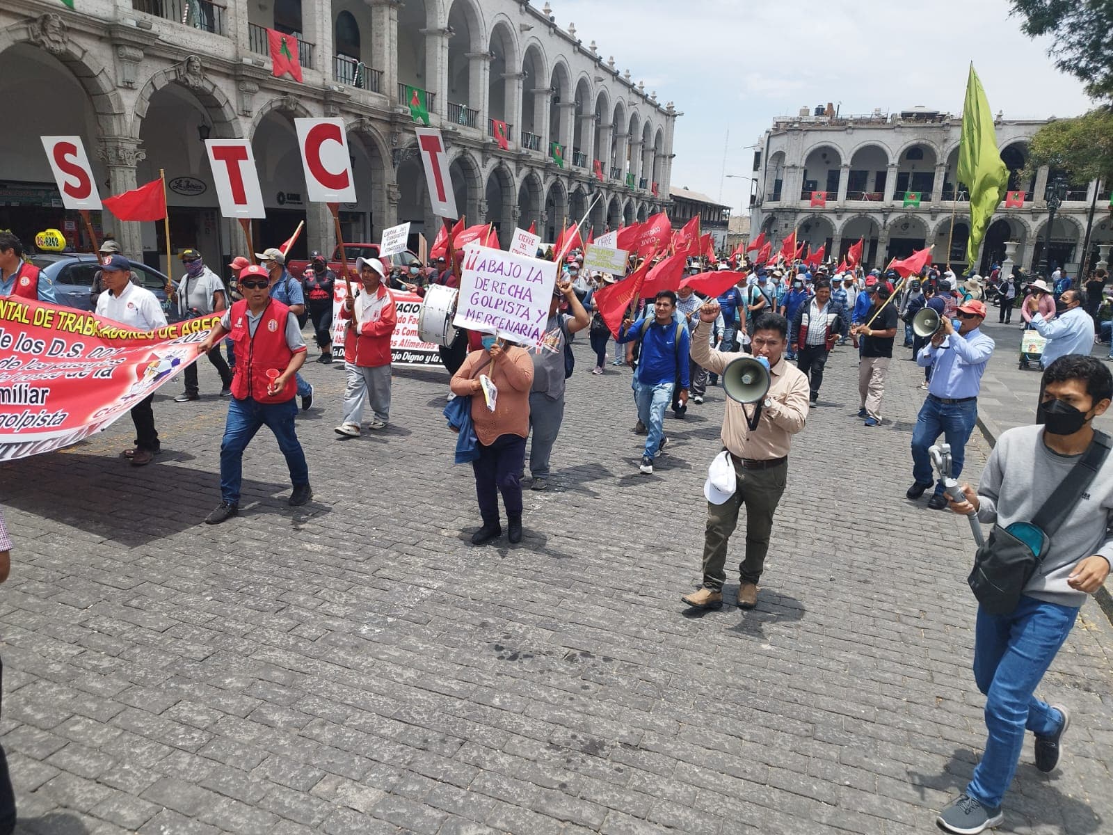 Vuelven las protestas contra la presidencia y los congresistas