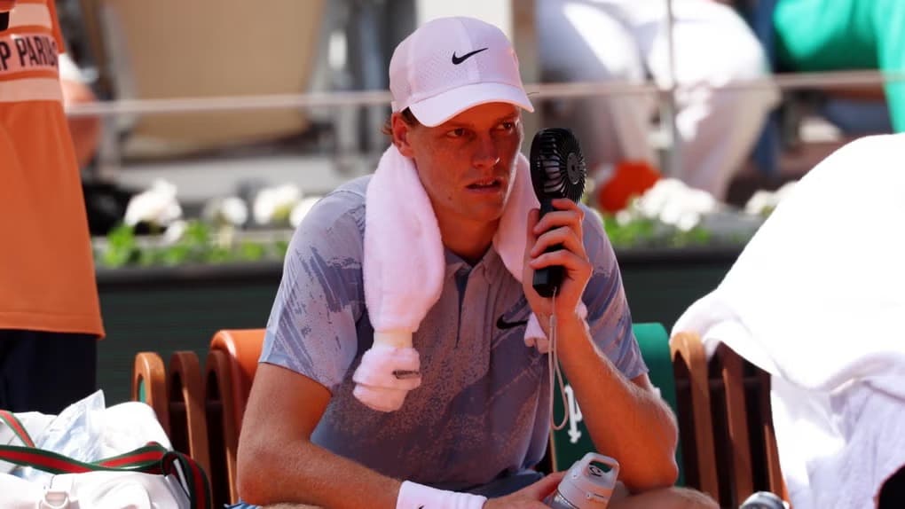 Jannik Sinner quedó fuera de Roland Garros