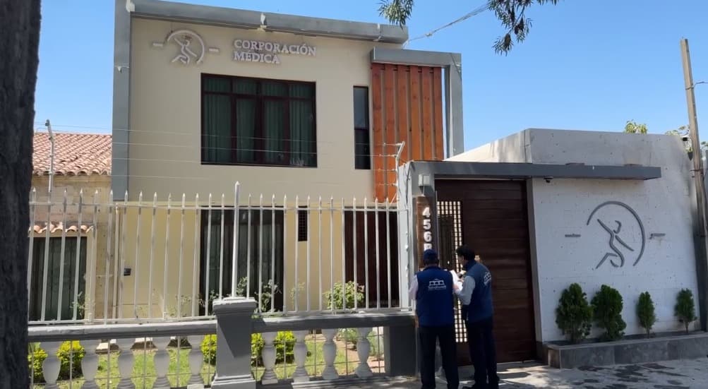 Policía muere tras someterse a cirugía en clínica sin licencia