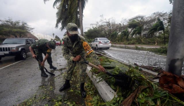 Fuertes vientos y lluvias tras ingreso de huracán en México