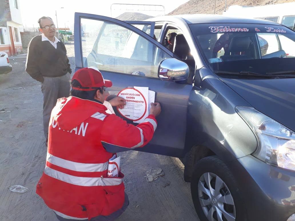Arequipa: 16 vehículos son multados por incumplir cerco