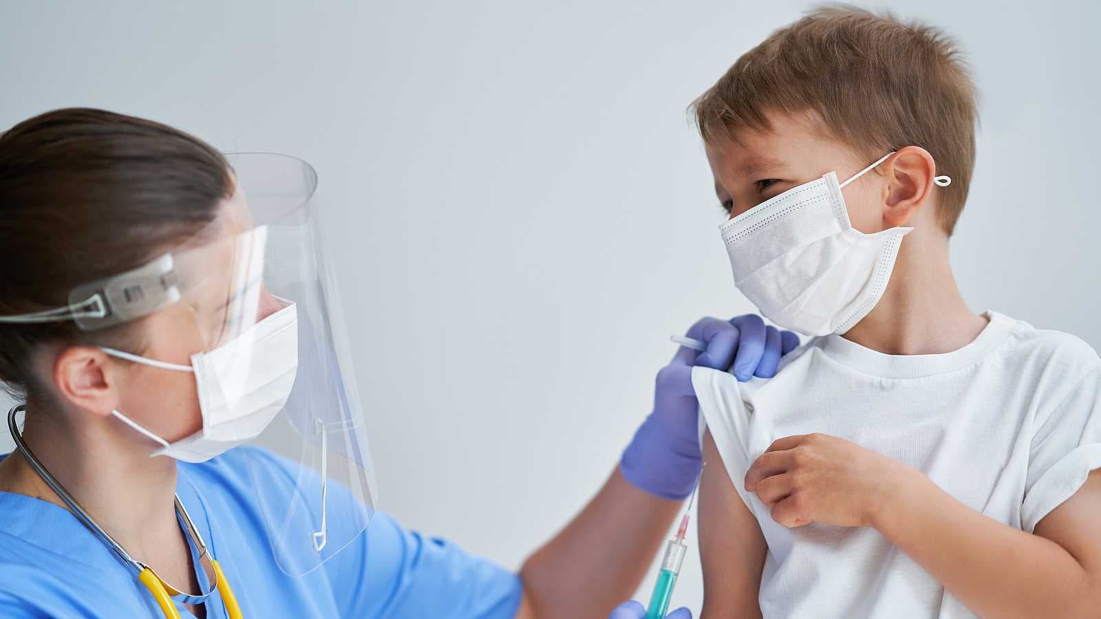 COVID-19: Niños mayores de 12 años serían vacunados el próximo año