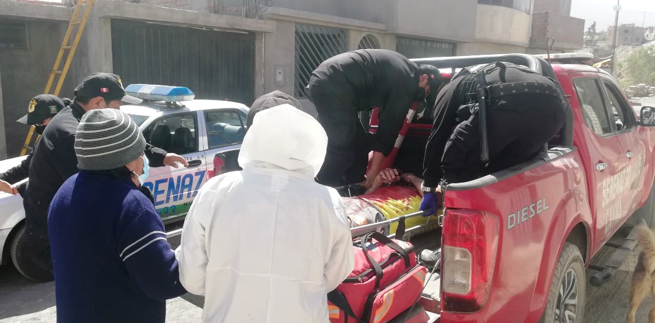 Cayma: Acuchillan en el cuello a varón