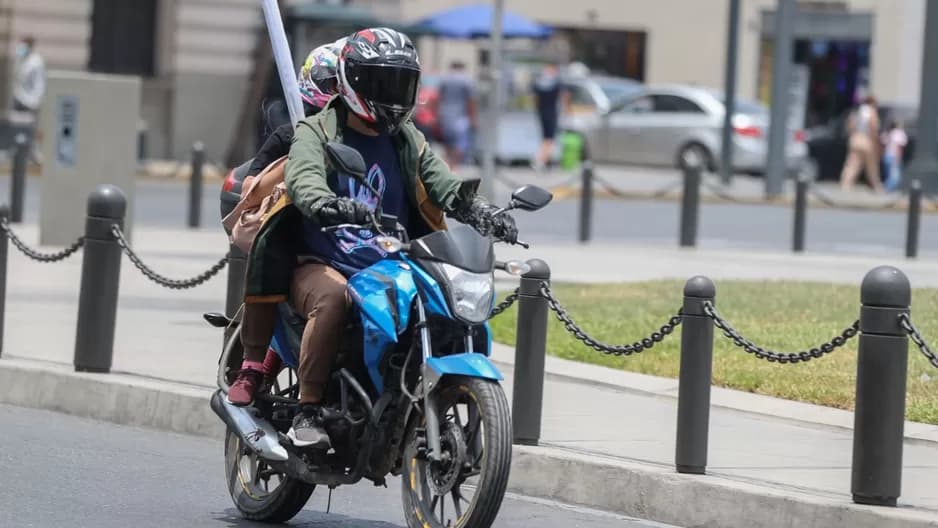 PNP comenzó a multar a motos que lleven pasajeros en Lima